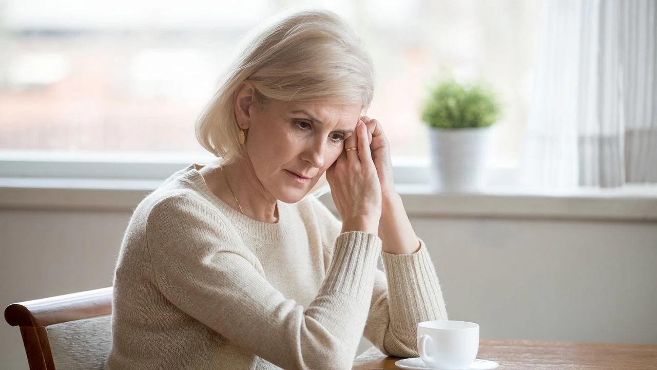 Πόσες ώρες την ημέρα είστε μόνοι στο σπίτι και τι σημαίνει αυτό για την υγεία σας